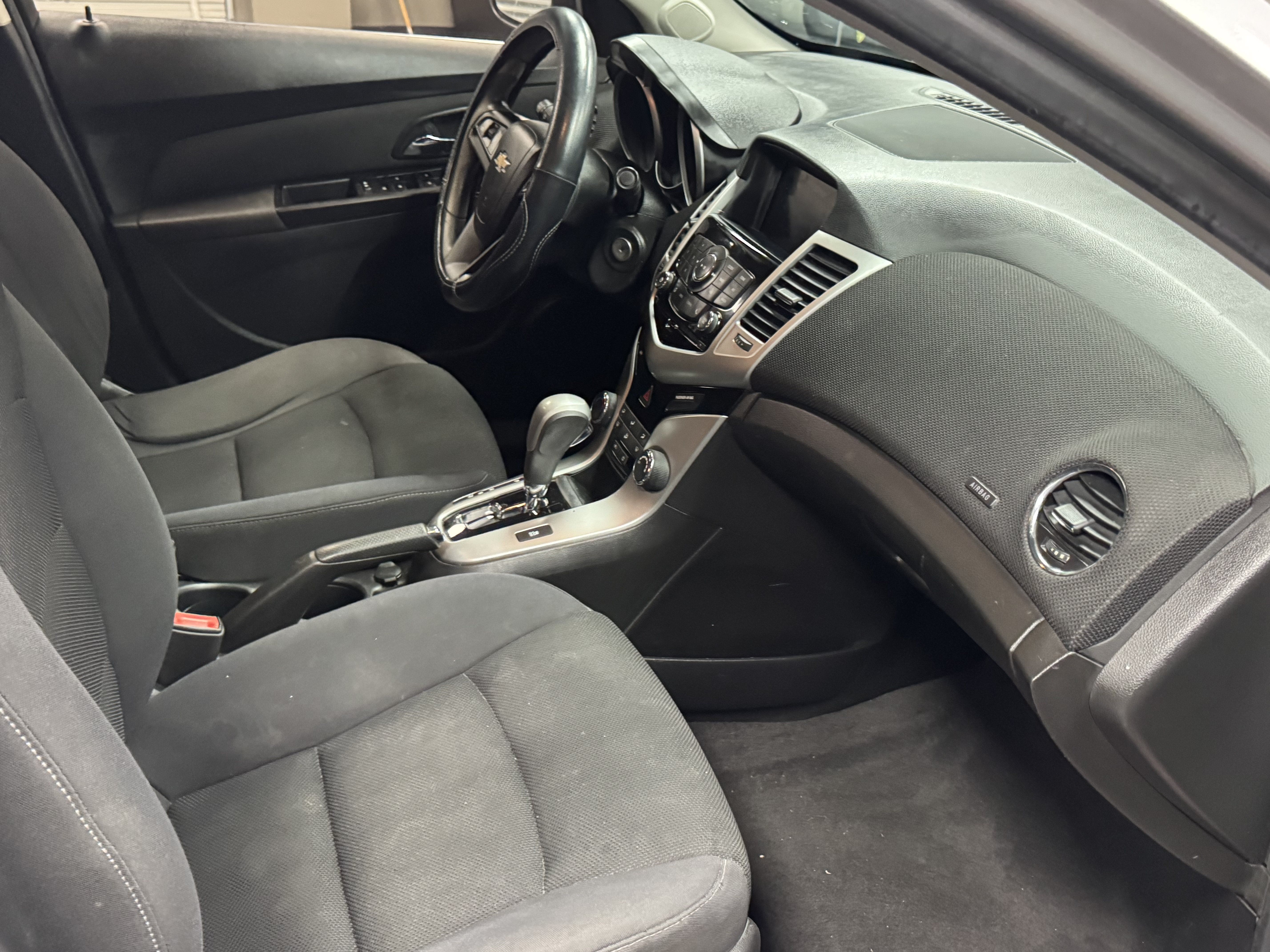 Used 2015 Chevrolet Cruze LT FWD image 13