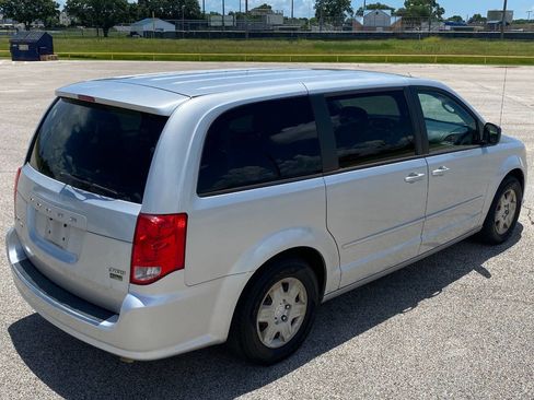 Used 2011 Dodge Grand Caravan Express image 5