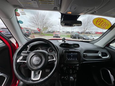 Used 2019 Jeep Renegade Latitude w/ Cold Weather Group image 40