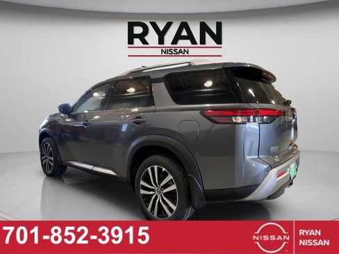 New 2025 Nissan Pathfinder Platinum image 11