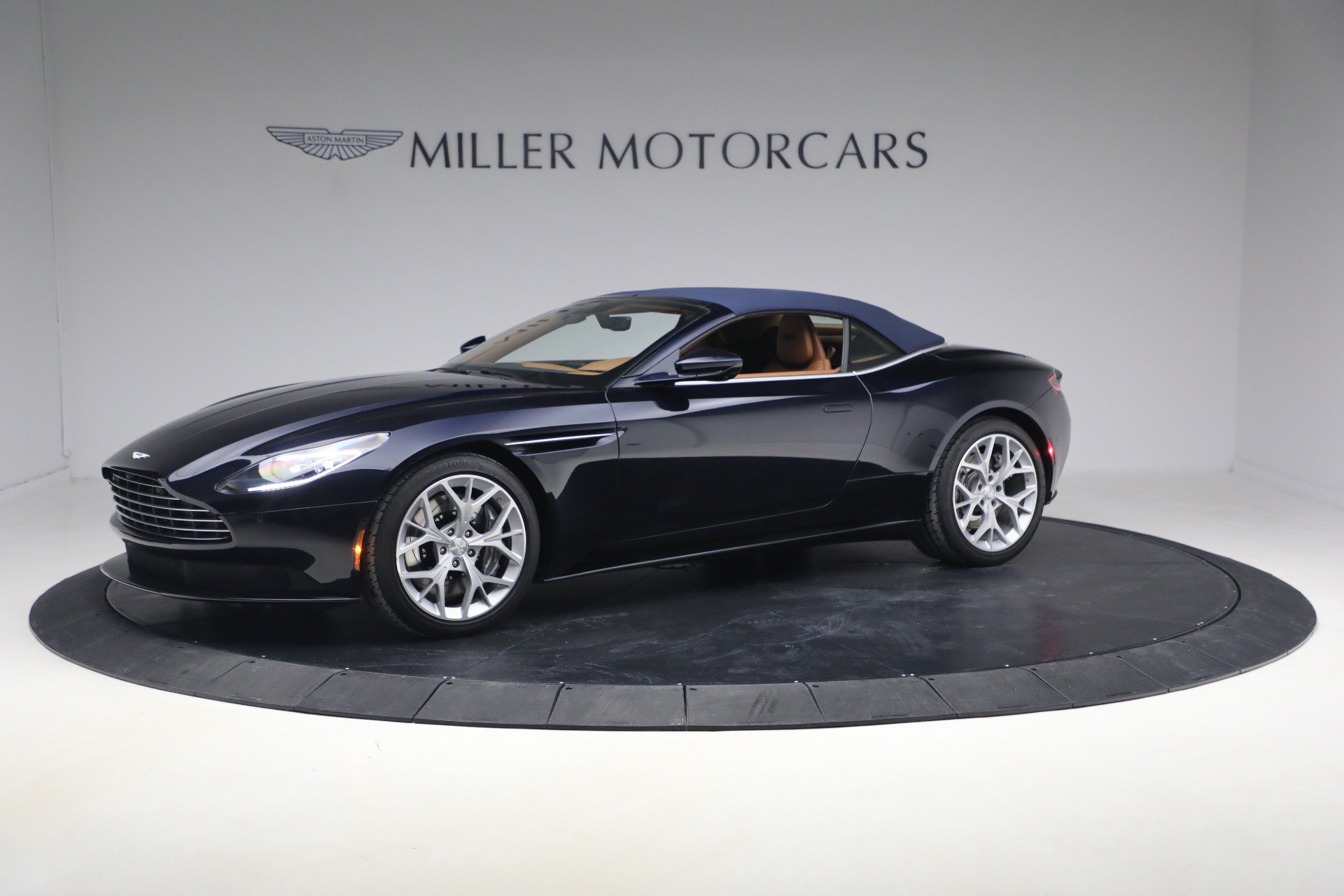Used 2019 Aston Martin DB11 Volante RWD image 14