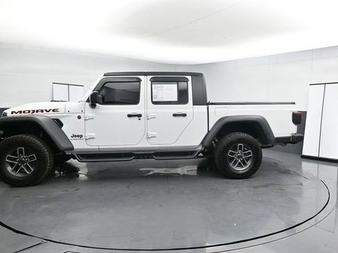 Used 2024 Jeep Gladiator Mojave w/ Technology Group AWD/4WD image 5