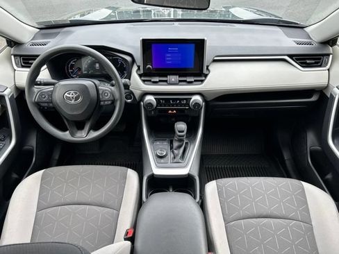 Used 2025 Toyota RAV4 XLE AWD/4WD image 50