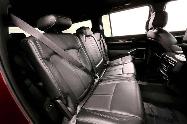 Used 2022 Jeep Wagoneer Series III AWD/4WD image 24
