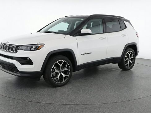 Used 2025 Jeep Compass Limited AWD/4WD image 3