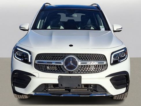Used 2023 Mercedes-Benz GLB 250 4MATIC image 2