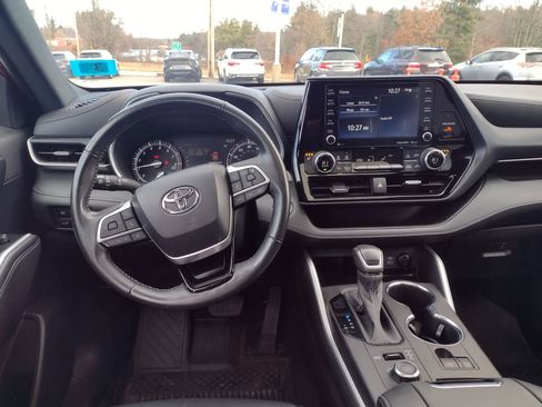 Used 2022 Toyota Highlander XSE image 25