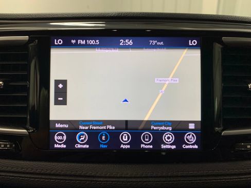 Used 2020 Chrysler Pacifica Limited w/ Tire & Wheel Group FWD image 33