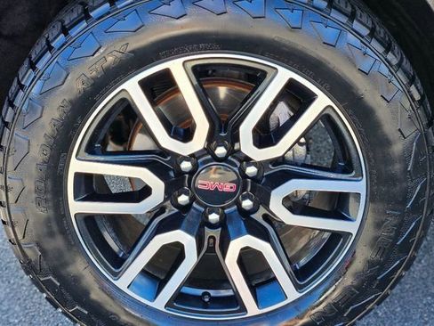 Used 2023 GMC Yukon XL AT4 w/ AT4 Premium Plus Package image 10