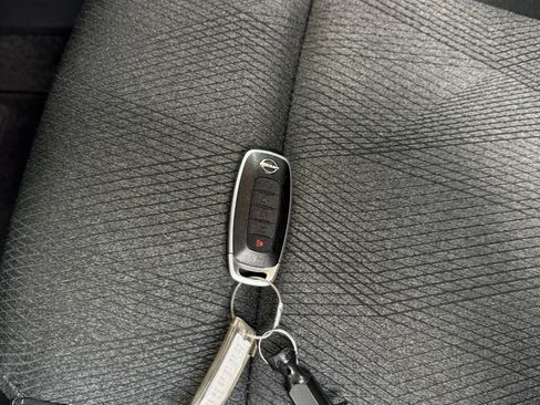 Used 2025 Nissan Rogue SV FWD image 21
