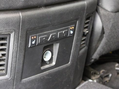 Used 2013 RAM 1500 Laramie w/ Convenience Group image 32