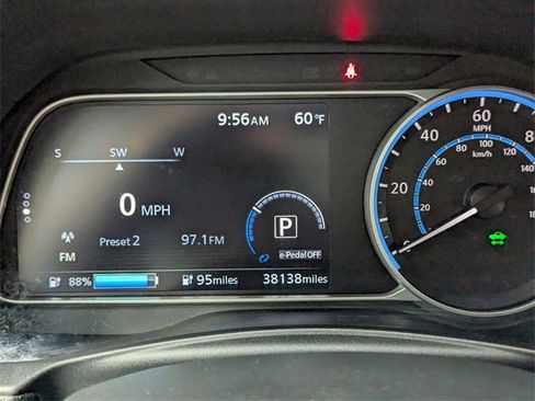 Used 2022 Nissan Leaf SV image 18