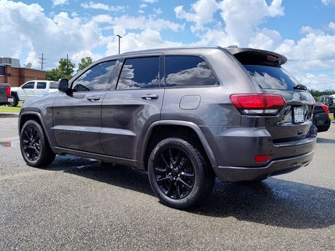 Used 2018 Jeep Grand Cherokee Altitude image 4