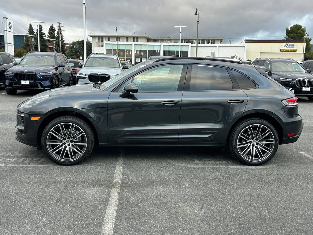 Used 2025 Porsche Macan AWD/4WD image 2