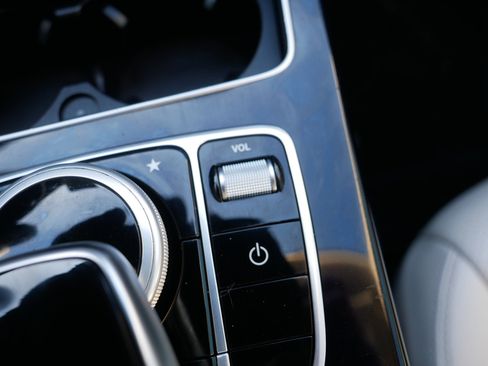 Used 2016 Mercedes-Benz C 300 4MATIC Sedan image 34