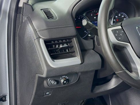 Used 2023 GMC Terrain SLE w/ Driver Convenience Package AWD/4WD image 17