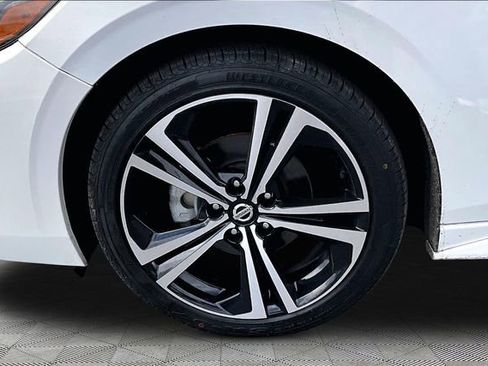 Used 2025 Nissan Sentra SR w/ SR Premium Package image 22