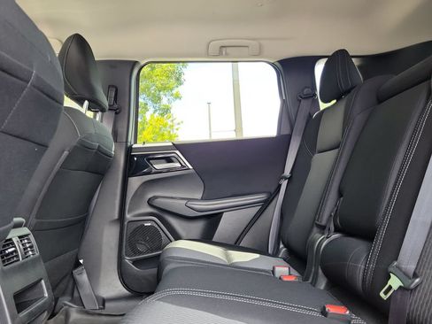 Used 2026 Mitsubishi Outlander ES FWD image 15