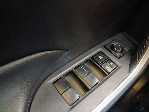 Used 2021 Toyota RAV4 XLE AWD/4WD image 17
