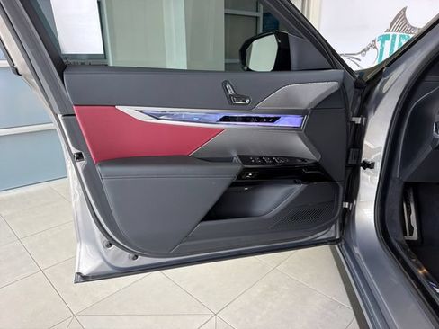 Used 2024 BMW 740i RWD image 9