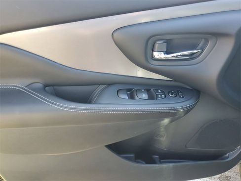 Certified 2024 Nissan Murano SV image 17