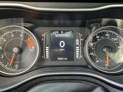 Used 2019 Jeep Cherokee Latitude Plus w/ Comfort/Convenience Group image 13