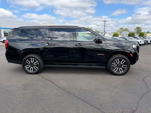 Used 2024 GMC Yukon XL AT4 w/ Technology Package AWD/4WD image 10