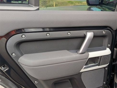 Used 2023 Land Rover Defender 110 X-Dynamic SE image 27