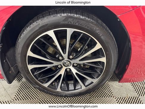 Used 2018 Toyota Camry SE image 11
