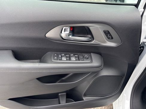 New 2026 Chrysler Pacifica Select image 22