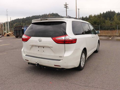 Used 2015 Toyota Sienna XLE w/ XLE Navigation Package FWD image 5
