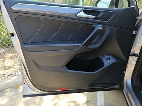 Used 2022 Volkswagen Tiguan SE R-Line image 8