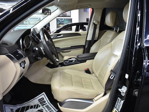 Used 2017 Mercedes-Benz GLS 550 4MATIC image 32