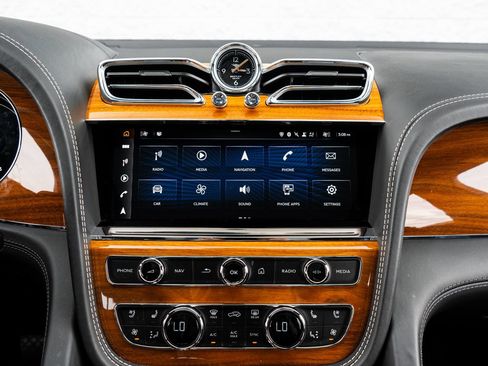 Certified 2023 Bentley Bentayga AWD/4WD image 33