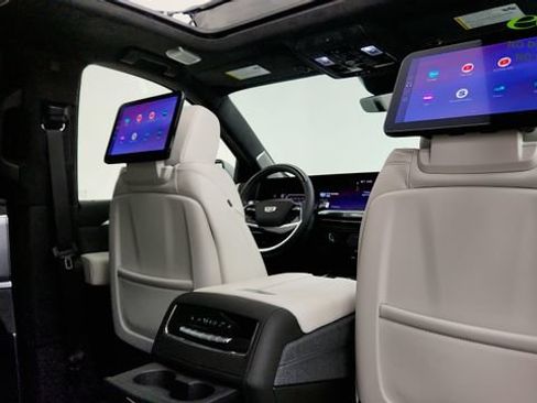 Used 2026 Cadillac Escalade Platinum Sport w/ LPO, ONYX Package AWD/4WD image 42