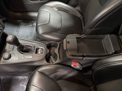 Used 2020 Jeep Cherokee Latitude Plus w/ Cold Weather Group image 22