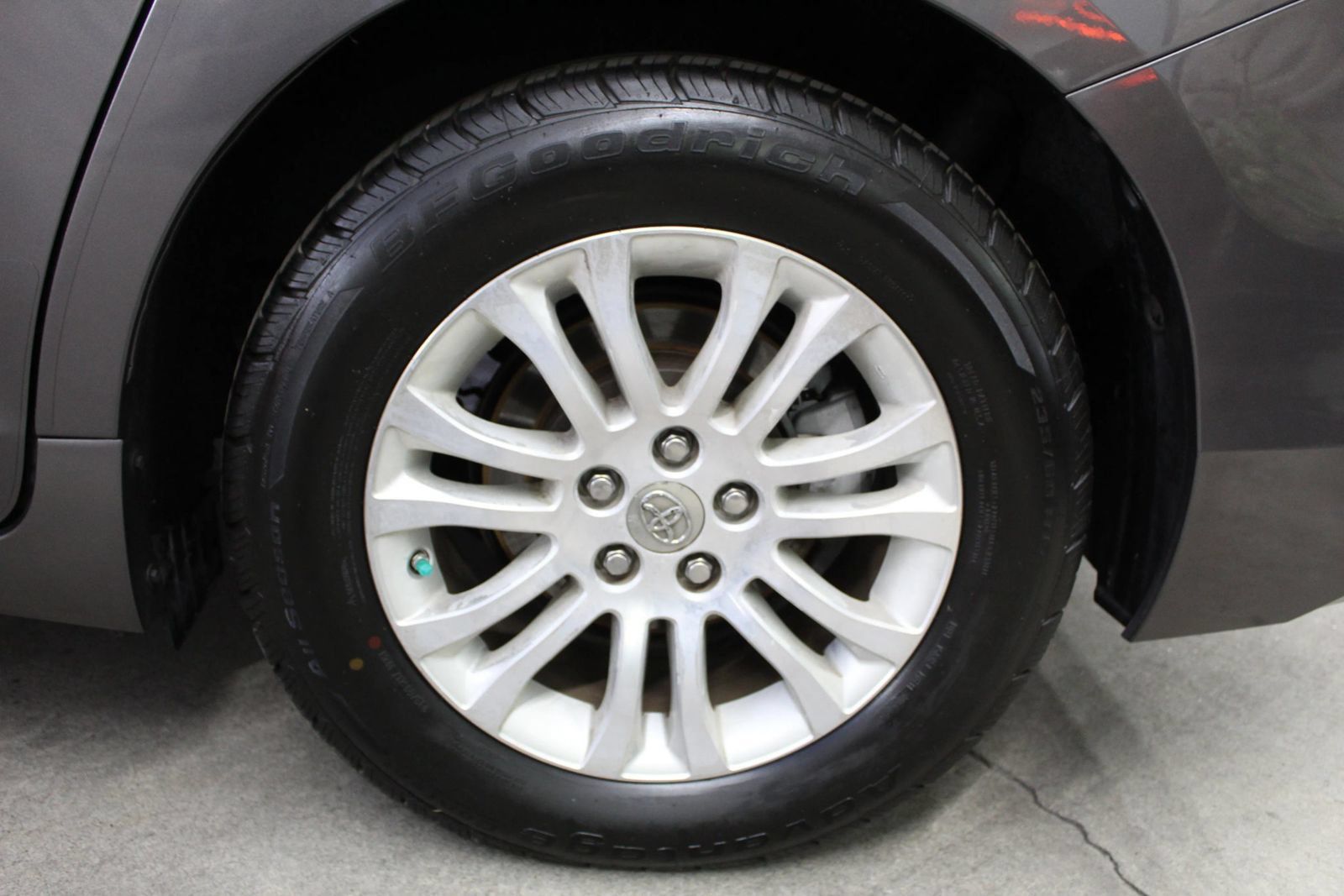 Used 2013 Toyota Sienna XLE FWD image 39