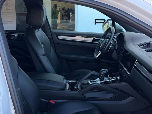 Certified 2023 Porsche Cayenne Platinum Edition AWD/4WD image 19