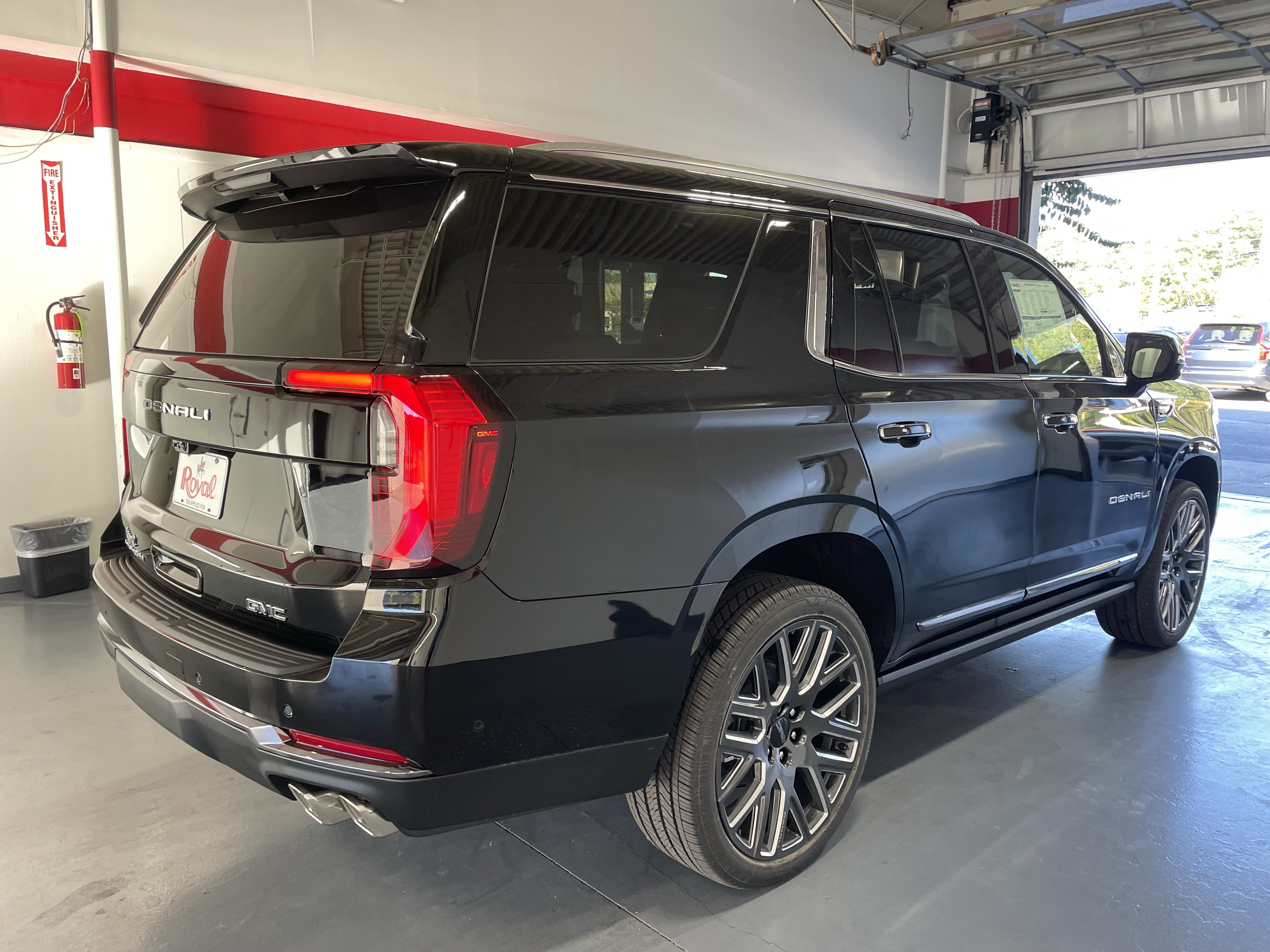 New 2027 GMC Yukon Denali Ultimate AWD/4WD image 4