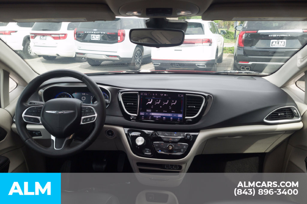 Used 2024 Chrysler Pacifica Touring-L FWD image 21