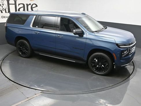New 2025 Chevrolet Suburban Premier image 17