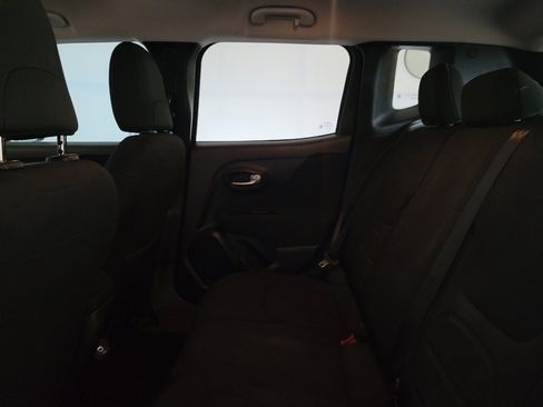 Used 2020 Jeep Renegade Latitude FWD image 18