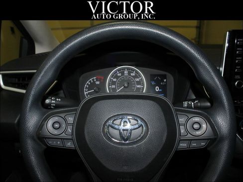Used 2020 Toyota Corolla LE FWD image 17