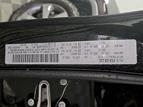 Used 2019 Jeep Cherokee Limited w/ Luxury Group image 29