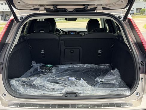 New 2026 Volvo V60 B5 Cross Country Plus w/ Protection Package Premier AWD/4WD image 9