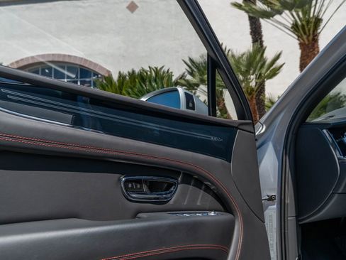 Used 2023 Bentley Bentayga Extended Wheelbase AWD/4WD image 19