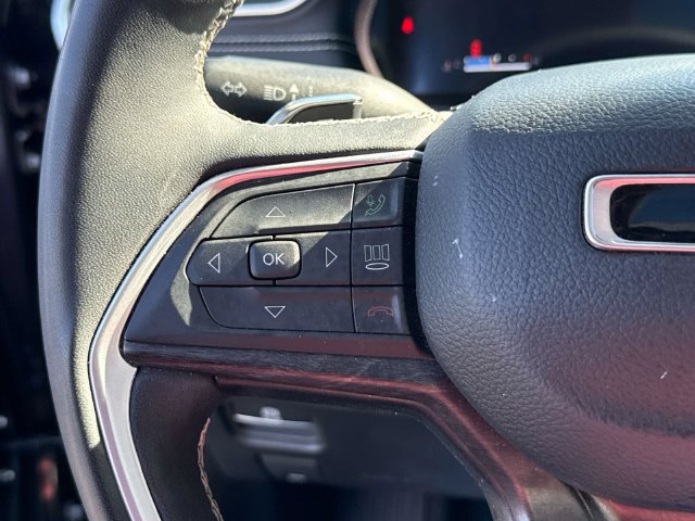 Used 2023 Jeep Grand Cherokee Limited AWD/4WD image 26
