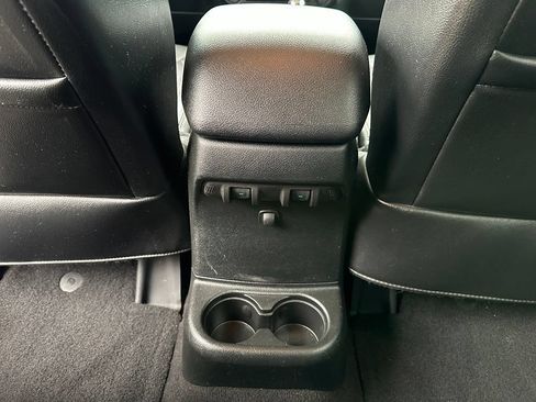 Used 2018 Jeep Wrangler Unlimited Sahara AWD/4WD image 23