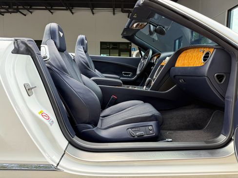 Used 2017 Bentley Continental GT image 32
