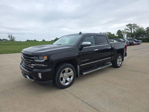 Used 2017 Chevrolet Silverado 1500 LTZ Z71 w/ LTZ Plus Package AWD/4WD image 3
